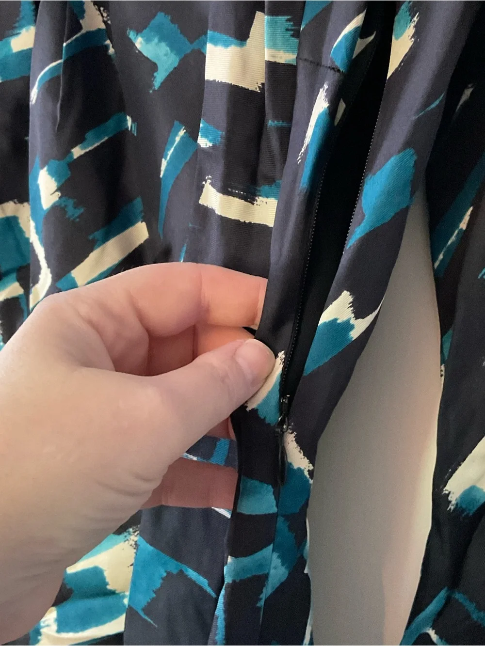 Thakoon Silk Dress Abstract Print Puff Sleeve Asymmetrical Hem Tie Neck Size 4‎